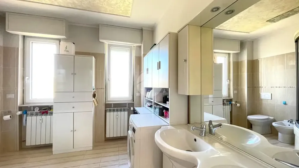 Salles de bain - Renovated Apartment with Mountain View in Brescia