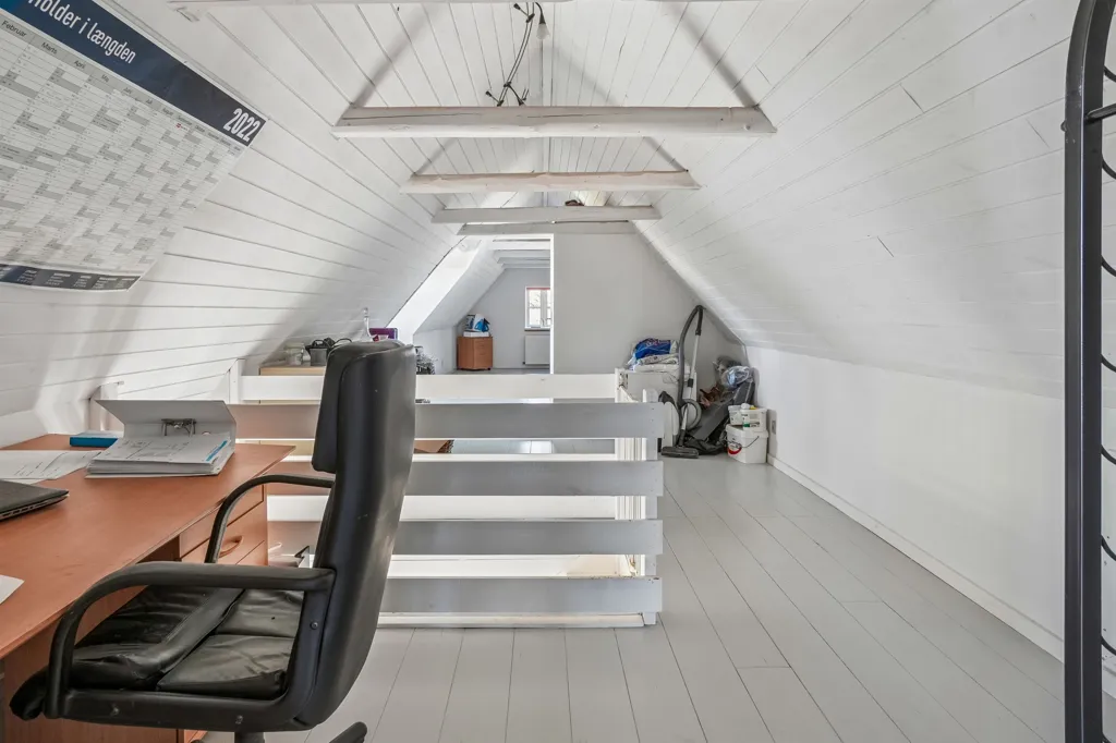 Kabinet - Mixed-Use Property with Kennel in Ruds Vedby