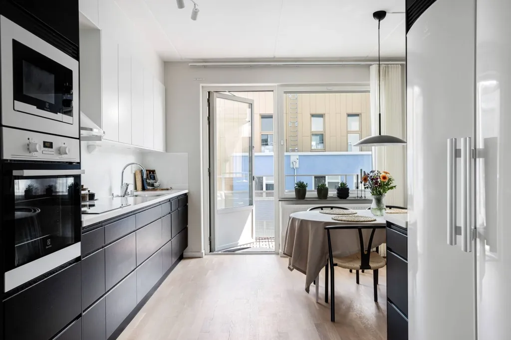 Cucina - Apartment with South-Facing Balcony in Barkarby