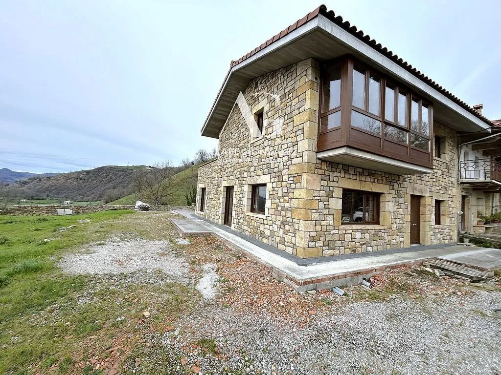 Välivaade - House with Valley Views in Villacarriedo