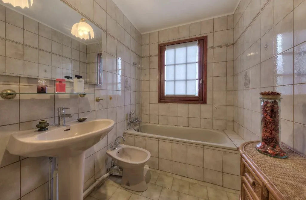 Salles de bain - Villa Luxueuse avec Piscine et Vue Mer à Saint-Aygulf