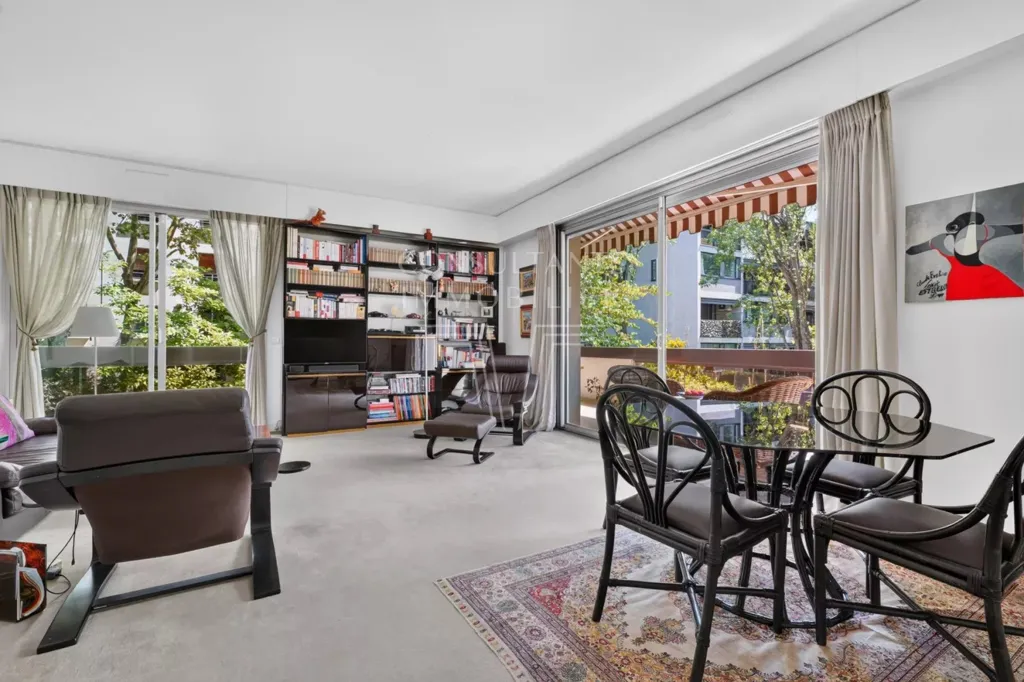 Soggiorno - Spacious Apartment with Balcony in Neuilly
