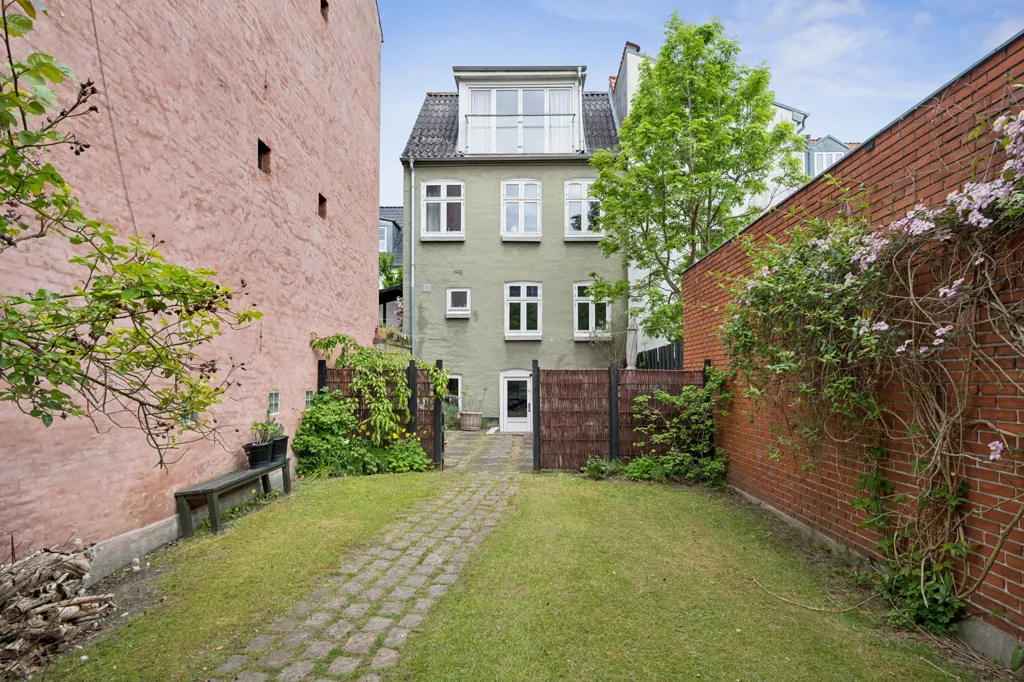 Jardin - Historic Terrace House with Garden in Aarhus C