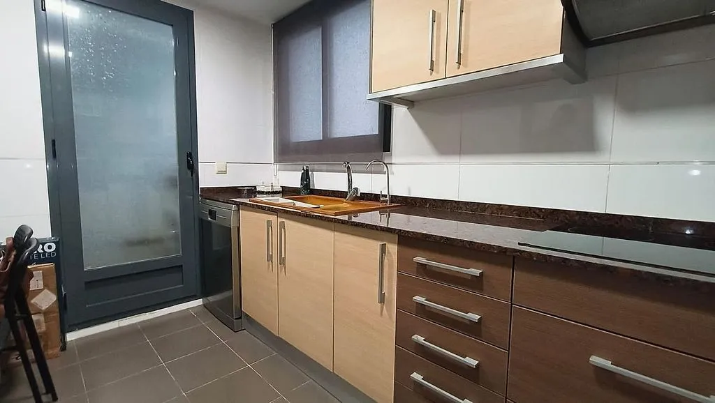 Cuisine - Apartment with Balcony and Garage in Carcaixent