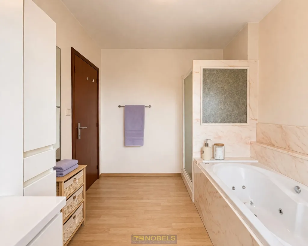 Salles de bain - Maison avec 3 Garages dans un Cadre Rural à Horebeke