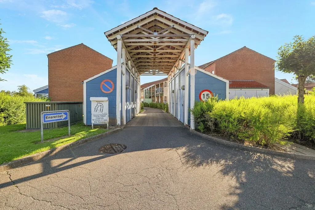 Välivaade - Two-Bedroom Flat with Private Garden in Lund