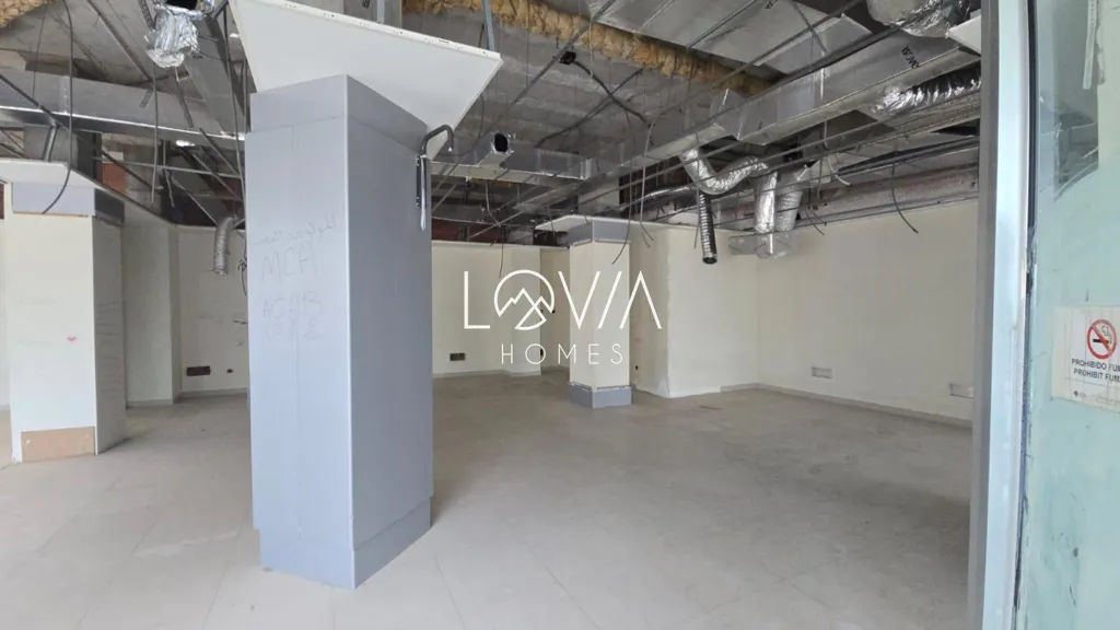 Rooms - Commercial Space with Street Frontage in Valencia