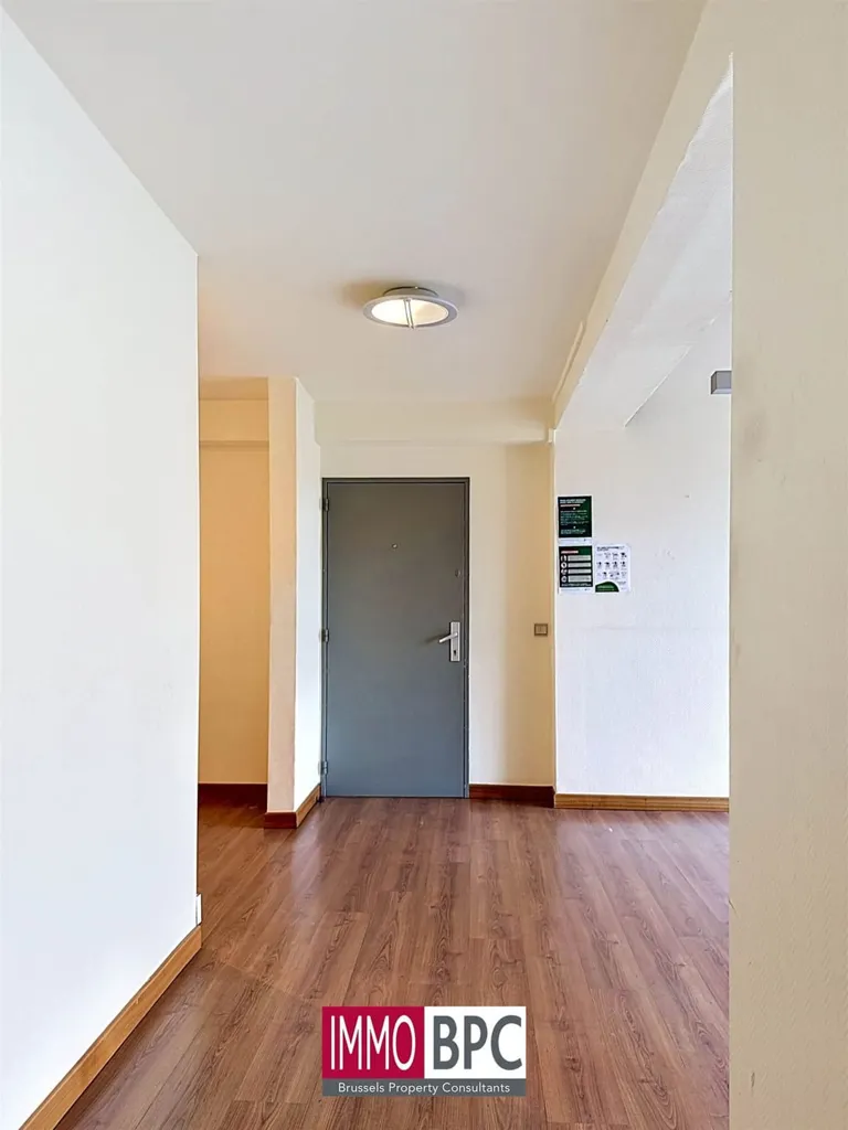 Entrée - Espace de Bureau avec Luminosité Naturelle à Molenbeek-Saint-Jean