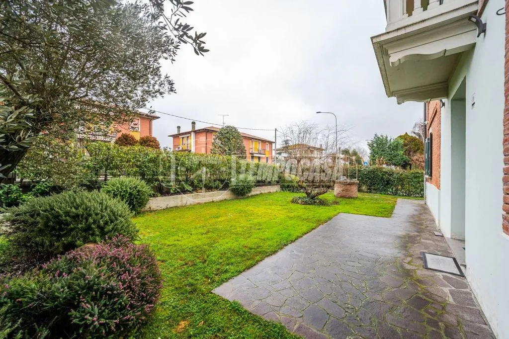 Aed - Rustic Villa with Garden in Minerbio