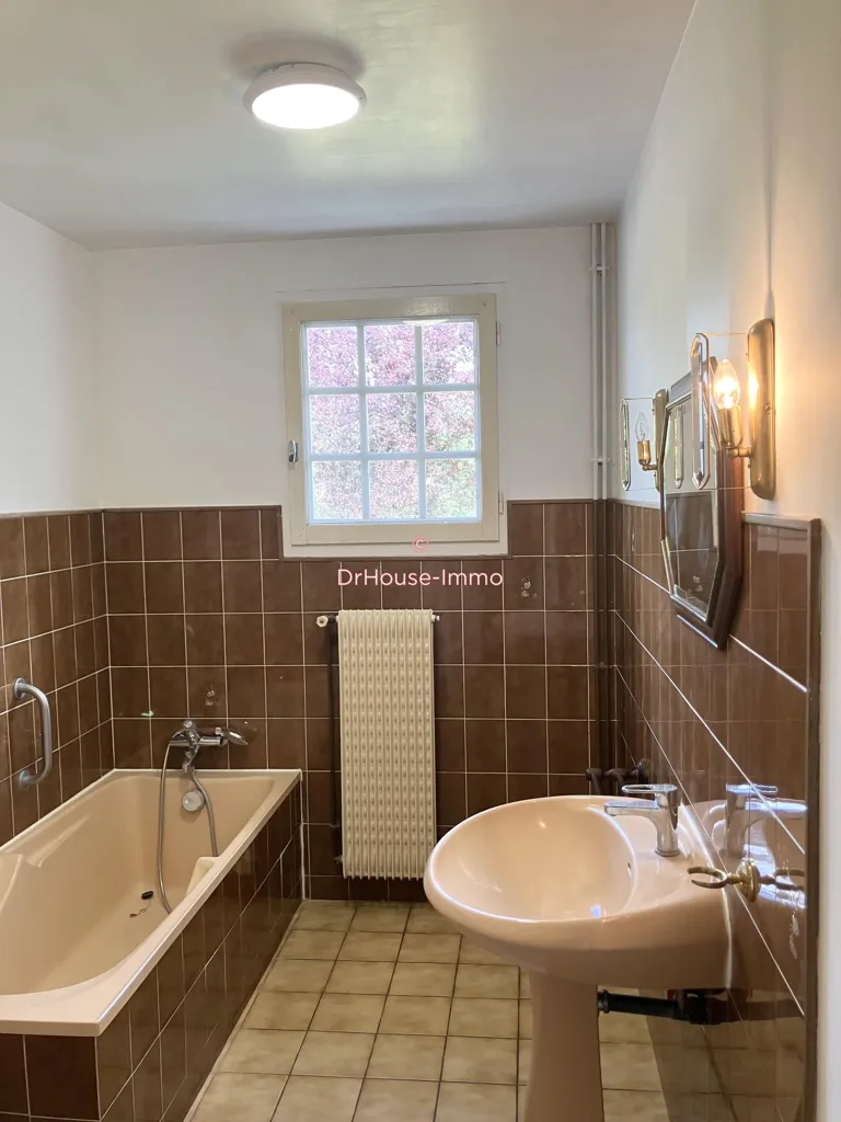 Salles de bain - Maison de Plain Pied avec Terrain à Cubjac