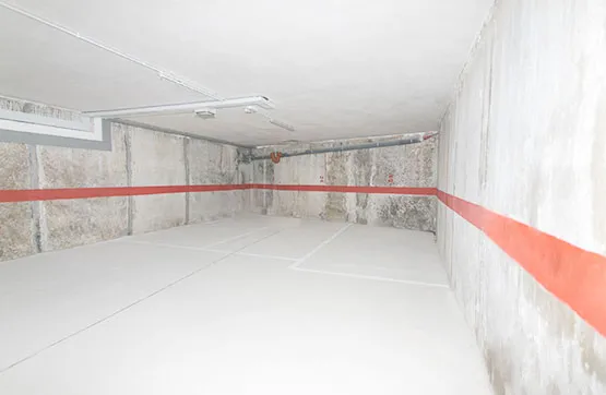 Garage - Parking Space in Central Breda