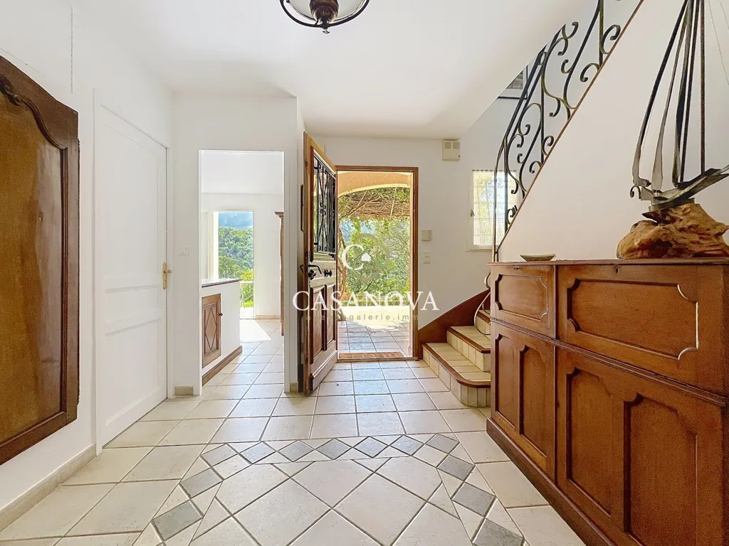 Hallway - Villa with Panoramic Views near Montpellier