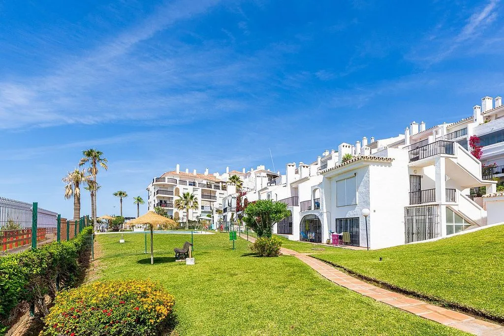 Aed - Duplex with Pool and Sea View in Calahonda