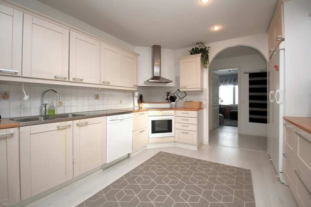 Kitchen - Spacious Detached House with Garden in Heinola