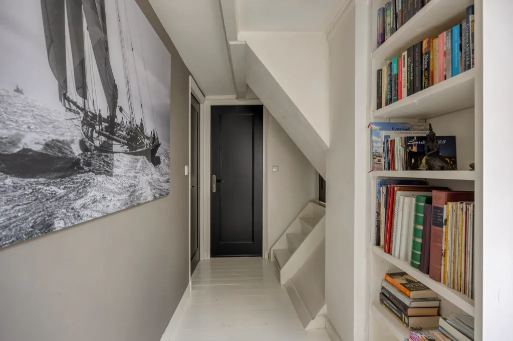 Esik - Monumental Canal House with Split-Level in Oudewater
