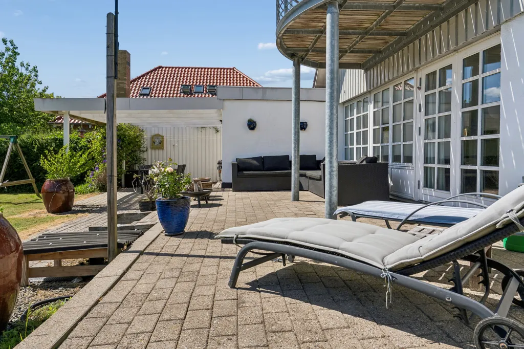 Terrasse - Villa with South-Facing Garden in Odense