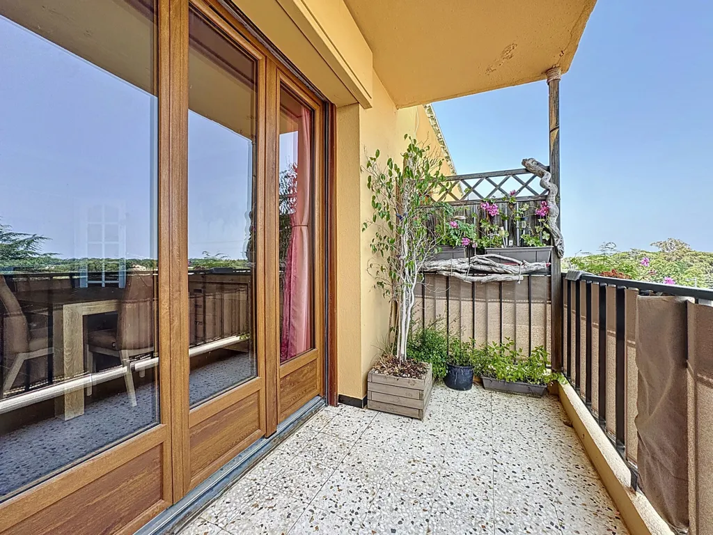 Balcone - Traversing Apartment with Balcony in Ghisonaccia Centre