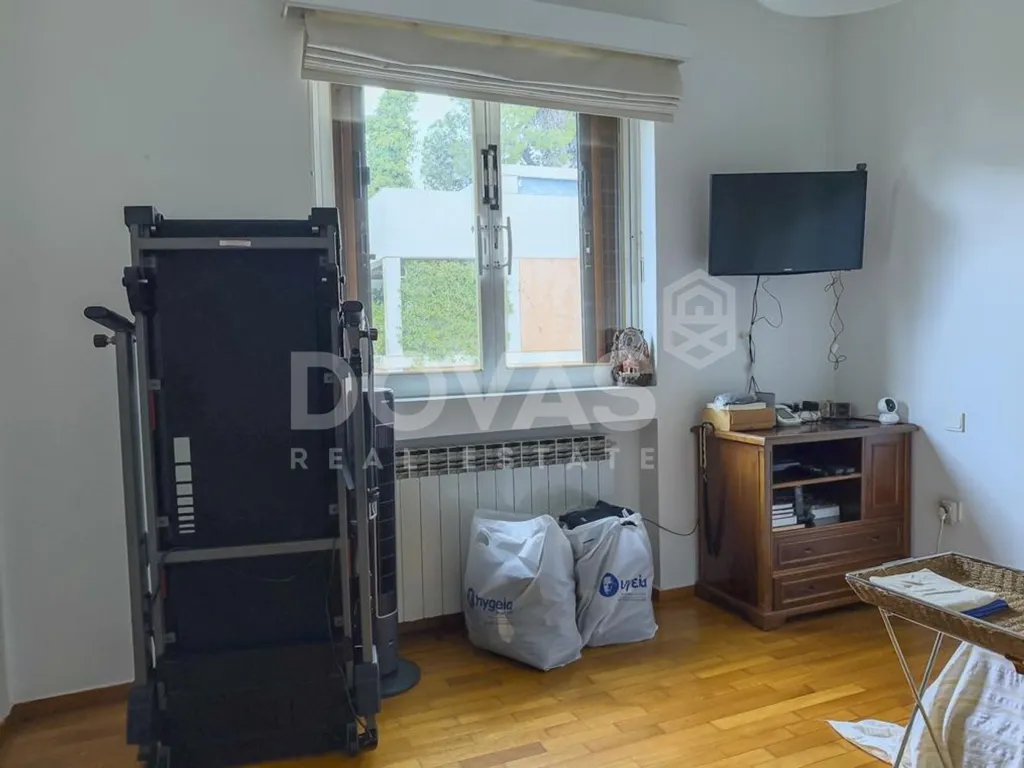Magamistoad - Double-Fronted Apartment with Garden in Kifissia