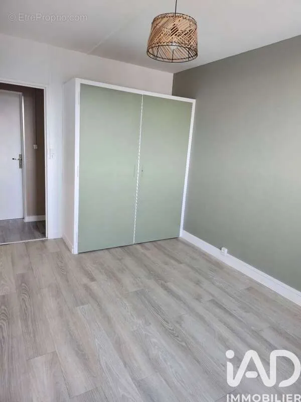 Appartement Cosy Rénové avec Parking à Contrexéville