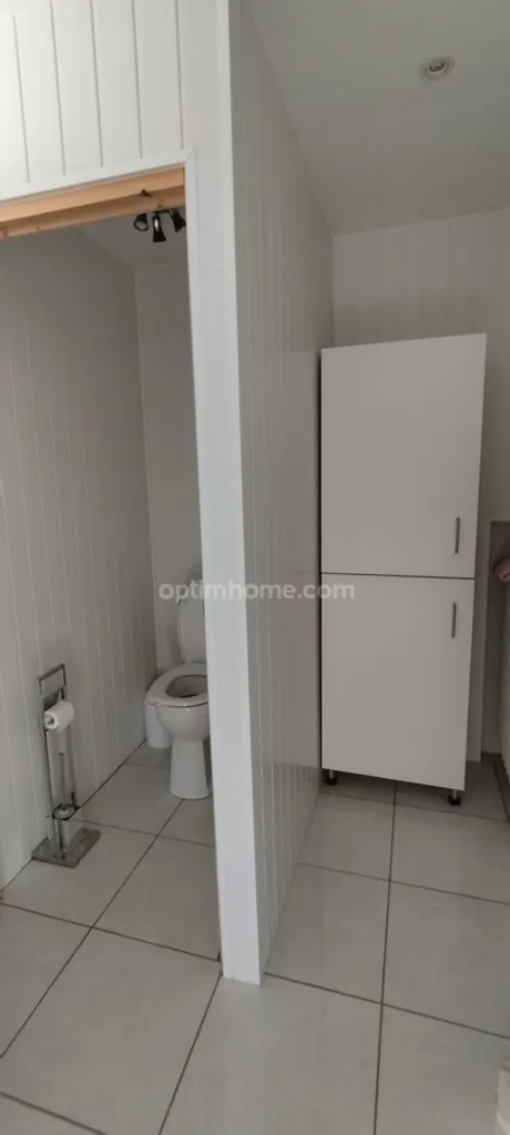 Salles de bain - Maison de 3 Chambres avec Jardin à Courcôme