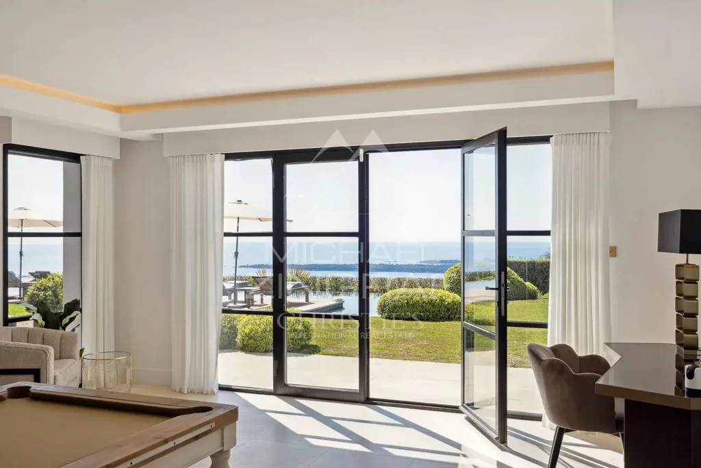 Séjour - Villa avec Vue Panoramique sur la Mer à SuperCannes