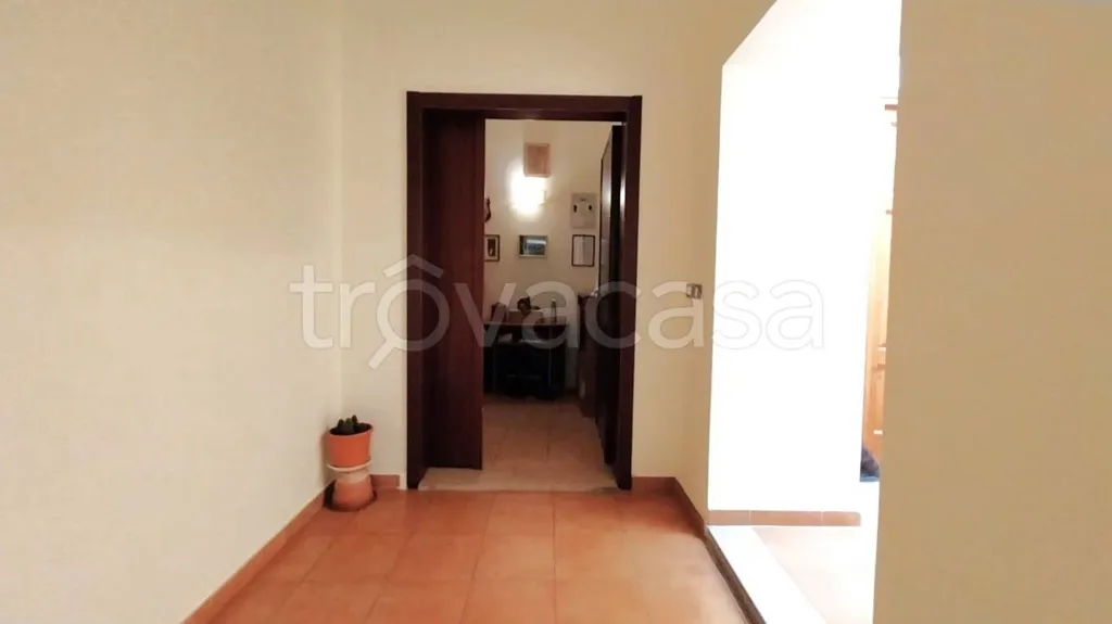 Entrée - Restored Apartment in Historic Centre, Foligno