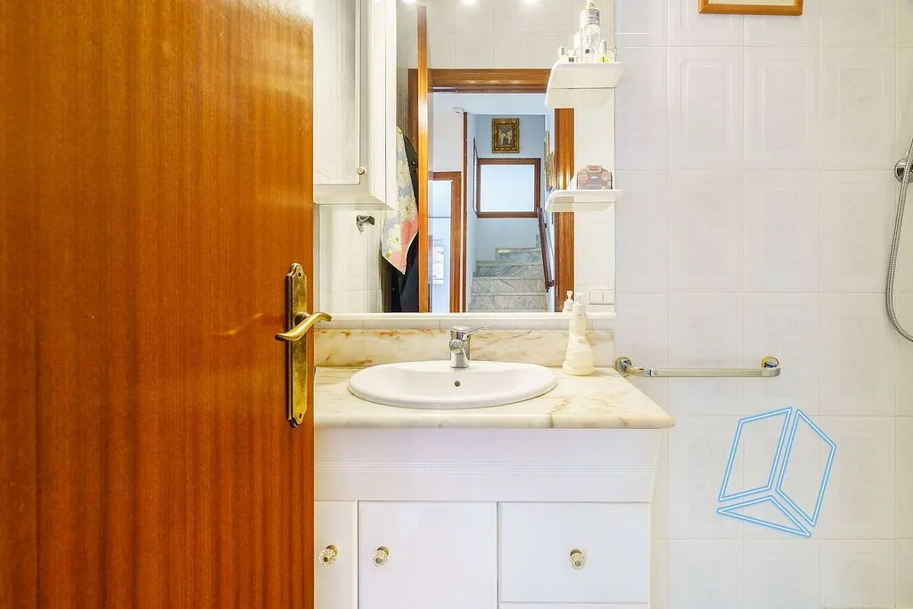 Salles de bain - Charming Chalet with Terrace in Gavà Centre
