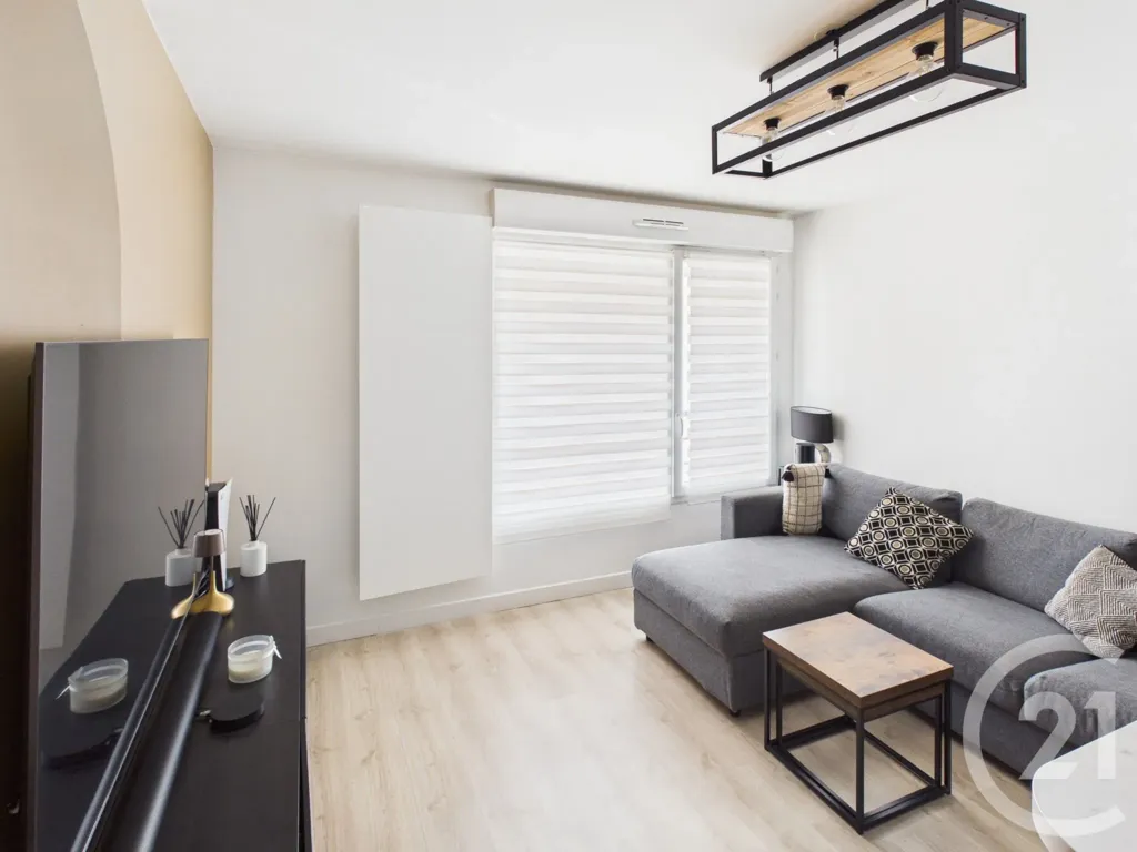 Elutuba - 2-Bed Apartment with Parking in Trappes