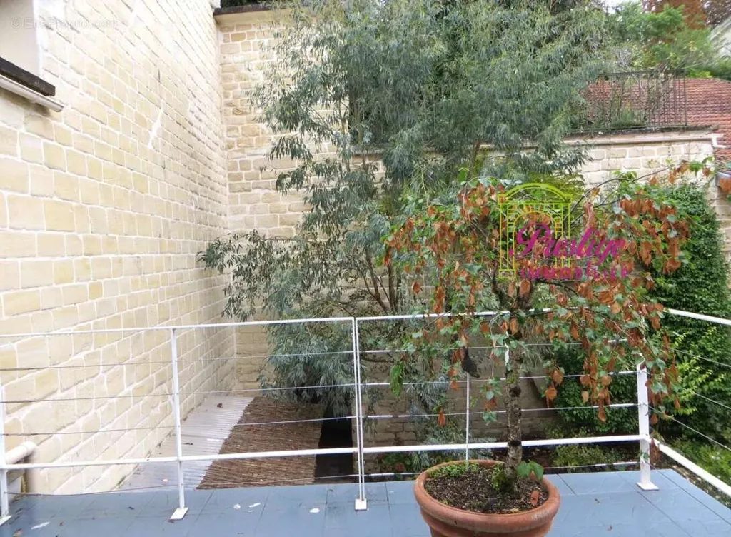 Aed - Luxury House with Courtyard in Le Mesnil-le-Roi