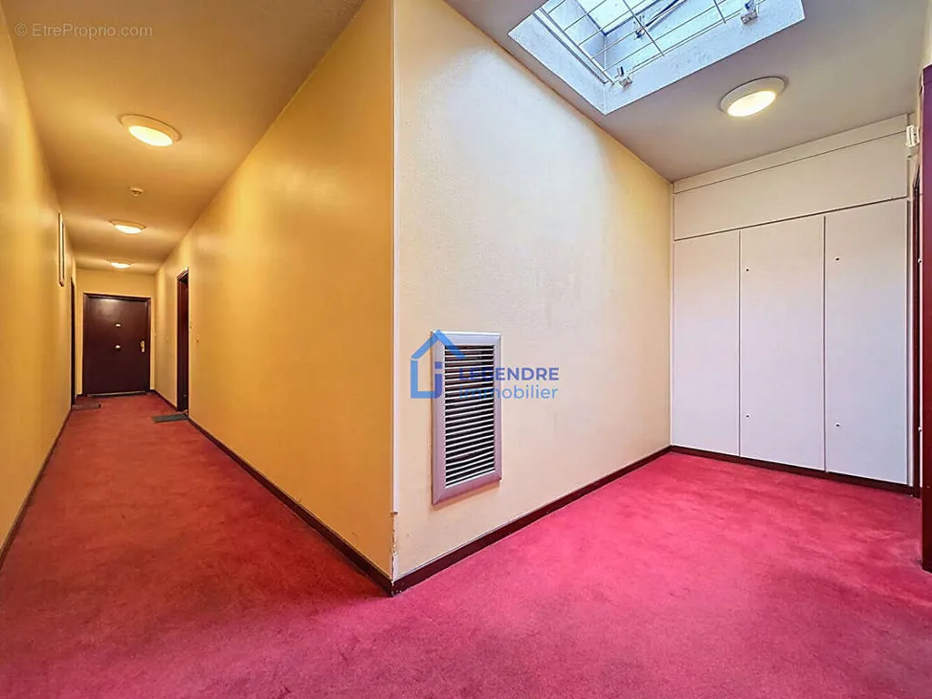 Entrée - Studio avec Parking et Ascenseur à Bezons