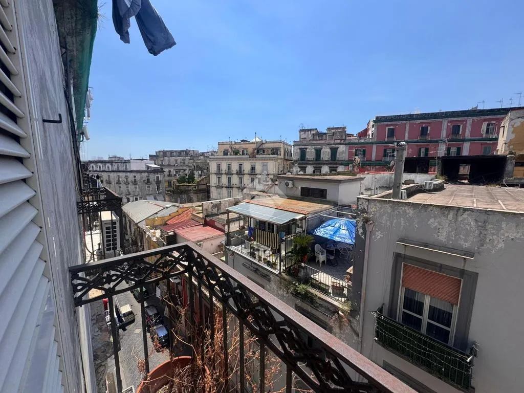 Balcon - Multistorey Apartment with Central Location in Naples