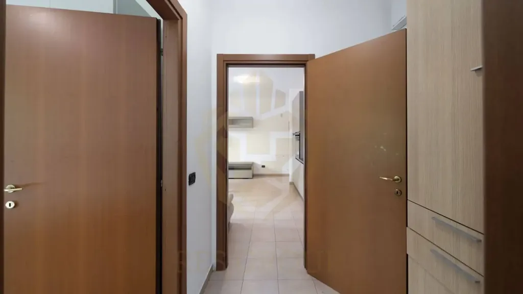 Esik - Modern Flat with Private Garden in Monza