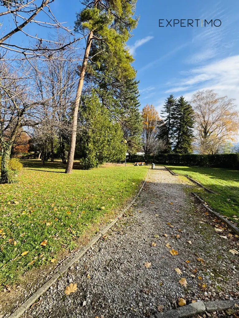 Garden - Spacious Flat with Balcony in Sassenage