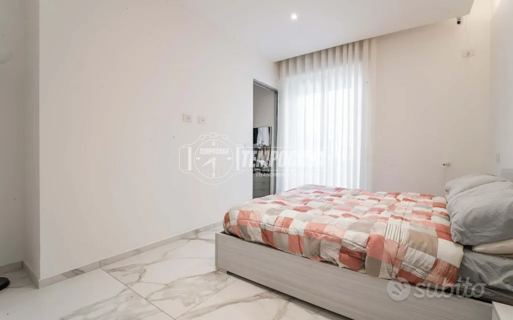 Magamistoad - Modernised 4-Bedroom Apartment in Como