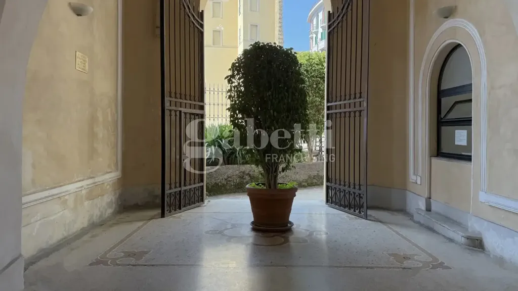 Entrée - Bright Trilocale with Park View in Naples