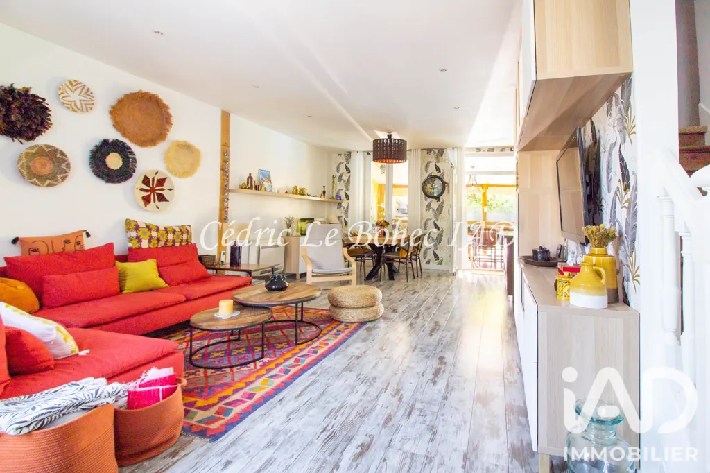 Living Room - Family House with Pool in Saint-Leu-La-Forêt