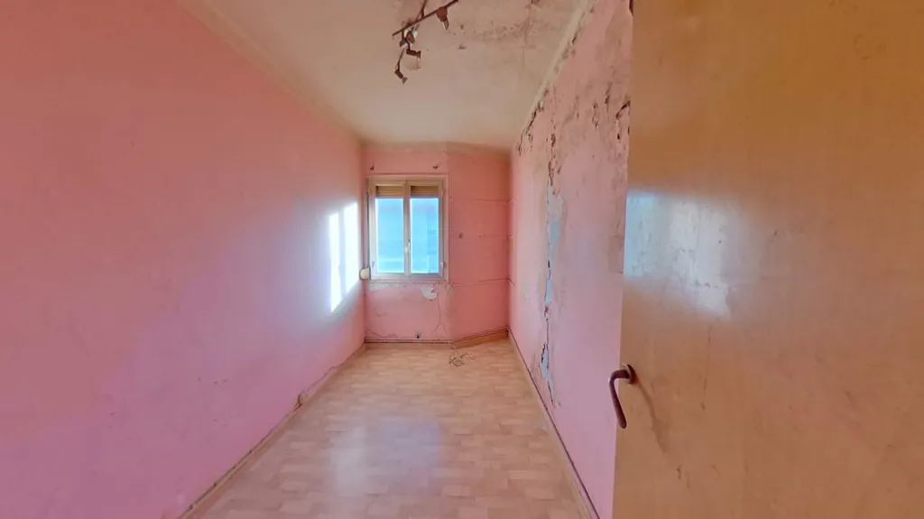 Pièces - Flat with Metro Access in Cornellà de Llobregat