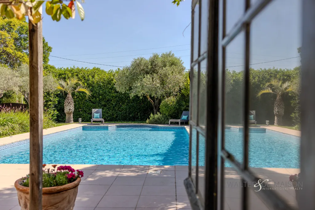 Pool - Villa with Independent Apartment in Le Pradet