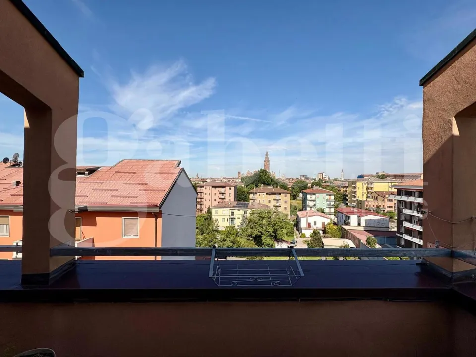 Rõdu - Apartment with City View in Cremona