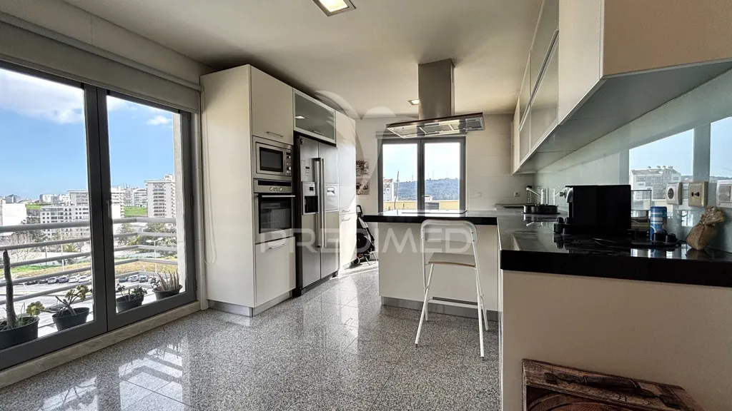 Köök - Penthouse with Panoramic View in São Domingos de Benfica