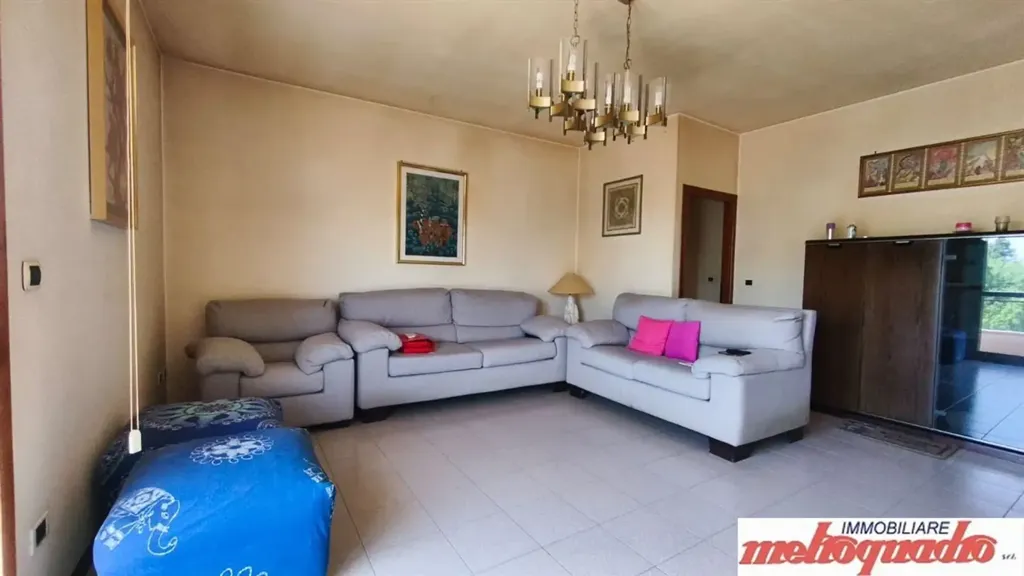Elutuba - Spacious Apartment with Triple Exposure in Galliera