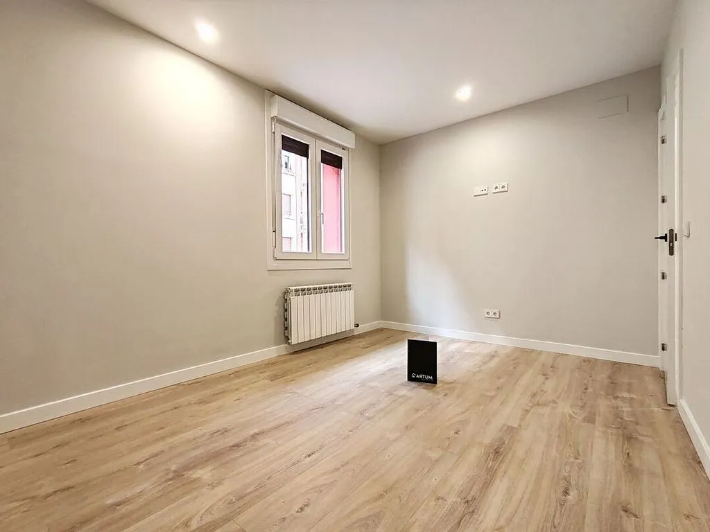 Pièces - Reformed Apartment with Balcony in City Centre