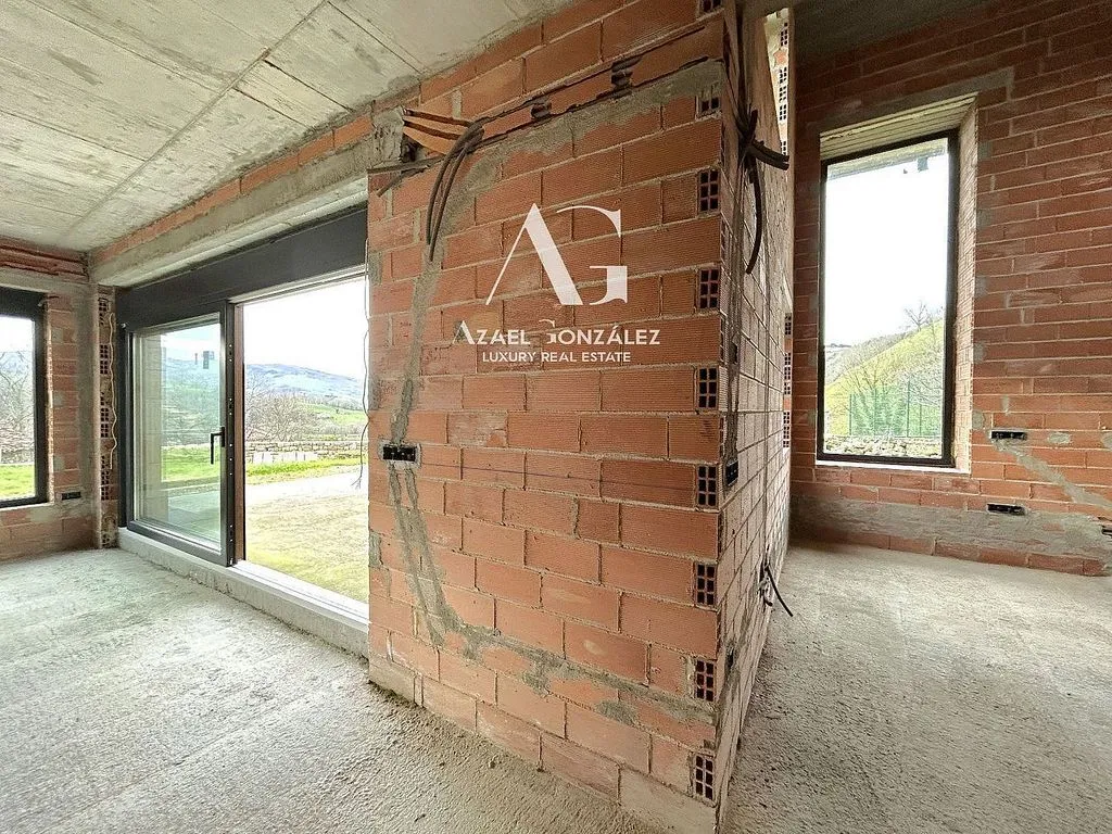 Toad - House with Valley Views in Villacarriedo