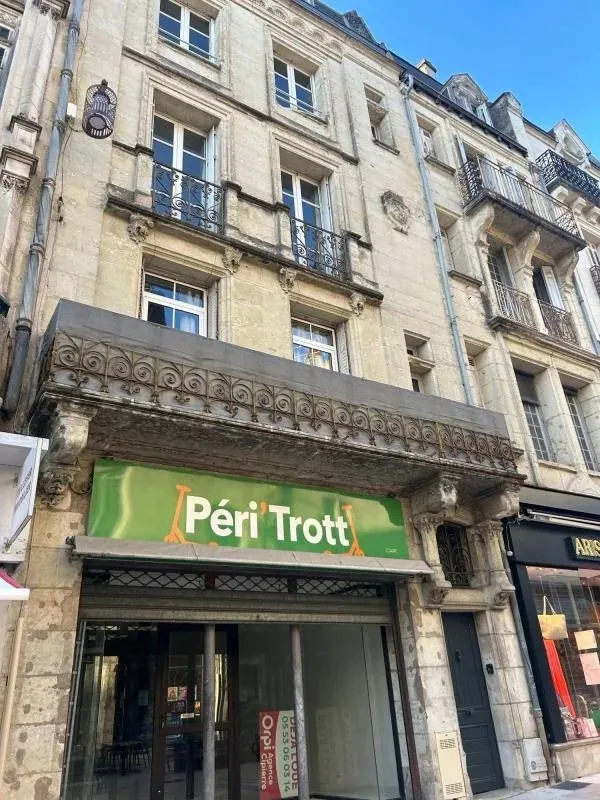 Extérieur - Appartement Rénové avec Balcon en Centre-Ville