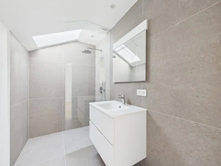 Bathrooms - Apartment in Central Brussels