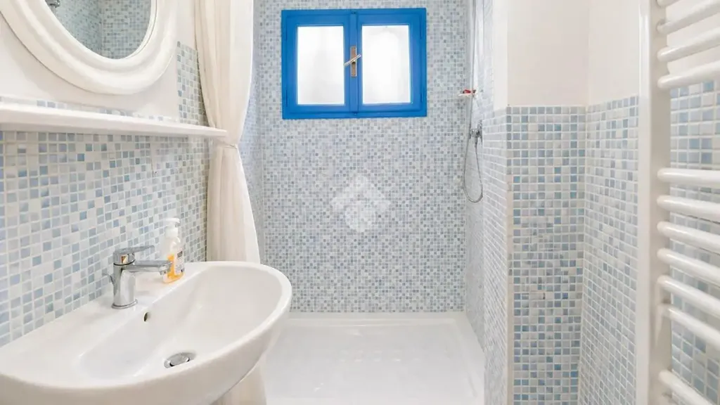Salles de bain - Characterful 2-Bedroom Flat with Garden in Florence