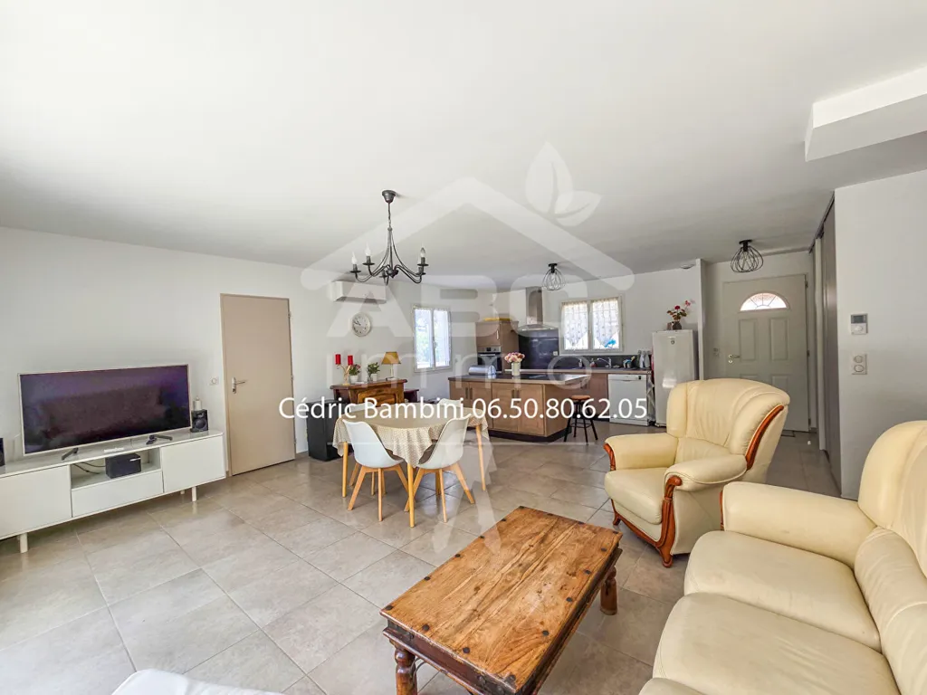 Elutuba - Recent Flat-Plan House with Garden near Town Centre