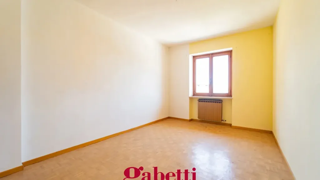 Toad - First-Floor Flat with Two Balconies in Cavallermaggiore