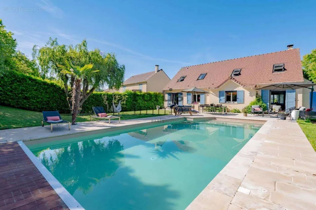 Piscine - Maison avec Piscine et Jardin à Etiolles