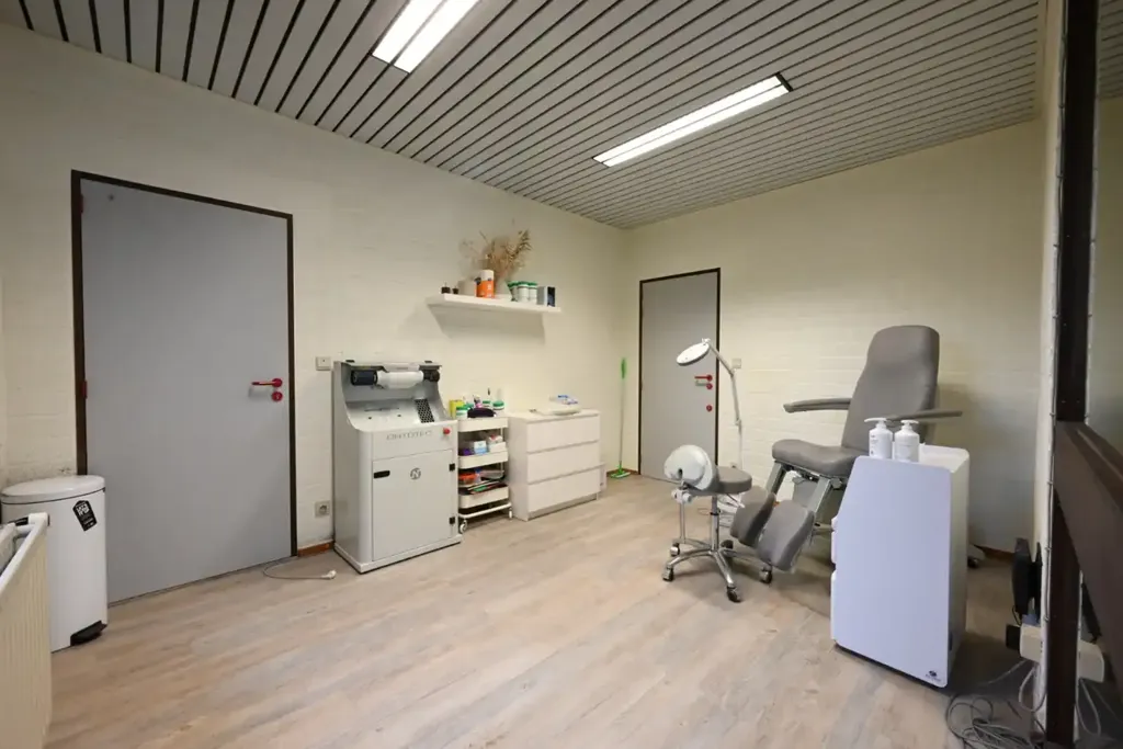 Bureau - Locaux Commerciaux à Roeselare avec Parking
